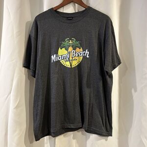 Miami Beach Luxe Graphic T-shirt Size XL